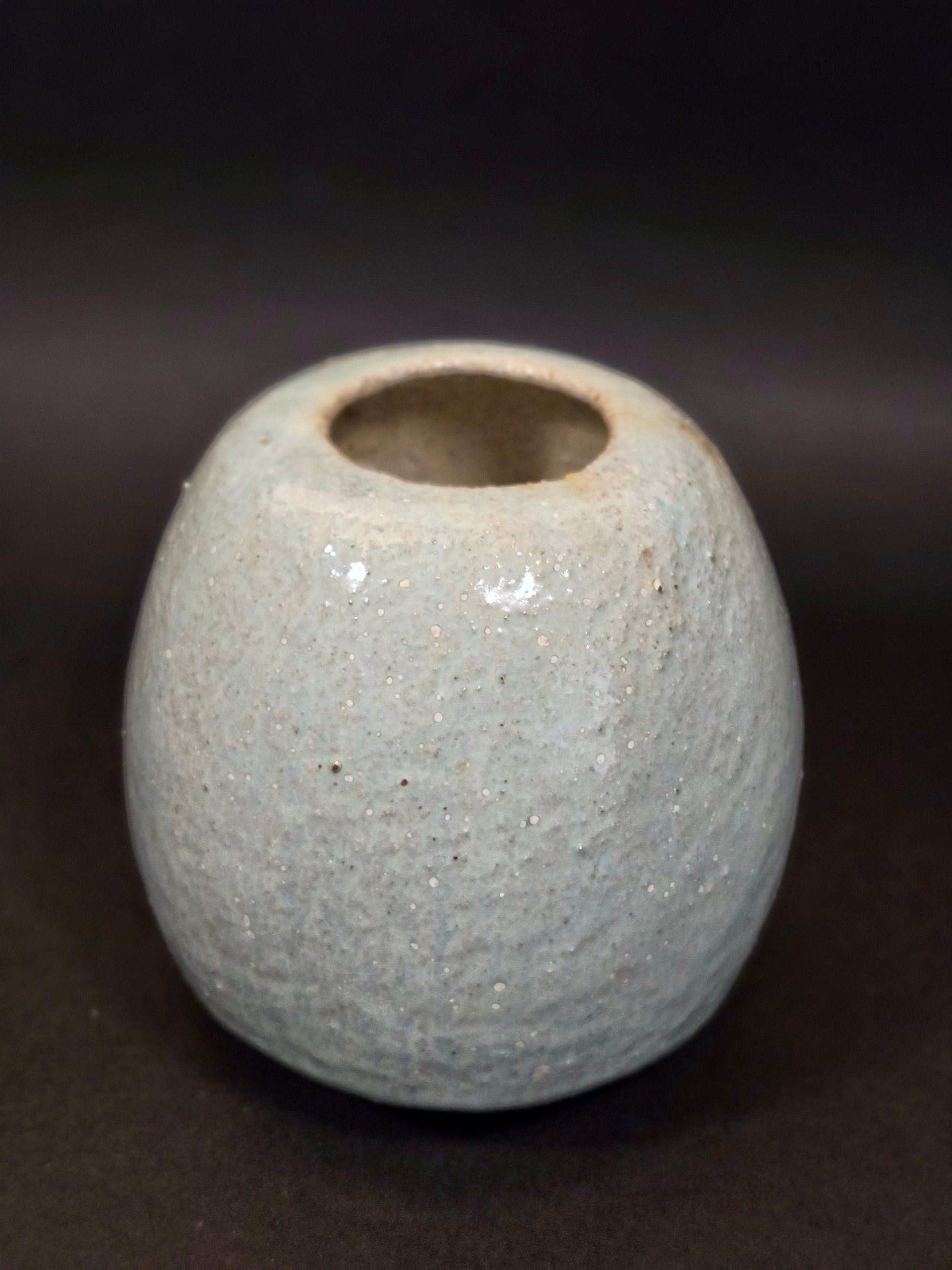 Vase en grès artisanal-minimalisme et poésie brute – Image 3