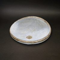 Assiette de présentation artisanale pièce unique. Collection Nuit Cobalt.